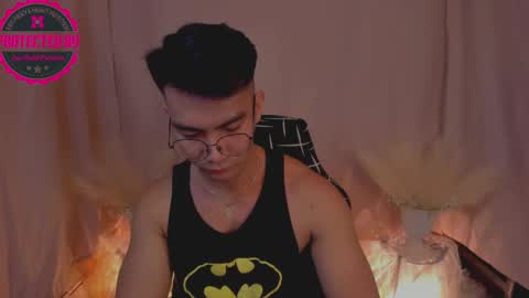 Snapshot of 000batman000 chatting on December 11, 1:17 pm Bruce online show from December 11, 1:17 pm