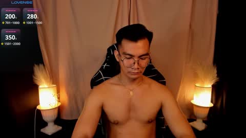 Snapshot of 000batman000 chatting on February 19, 5:05 am Bruce online show from February 19, 5:05 am