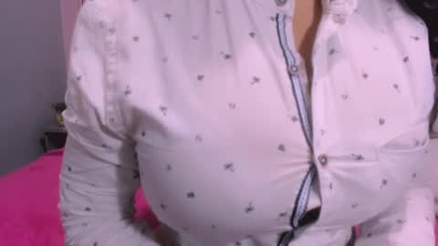 Snapshot of 00valeriasexxx chatting on December 18, 6:25 pm Valeria online show from December 18, 6:25 pm