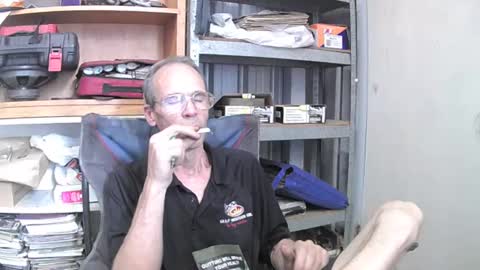 Snapshot of 04oldskool chatting on December 5, 1:03 am 04oldskool online show from December 5, 1:03 am