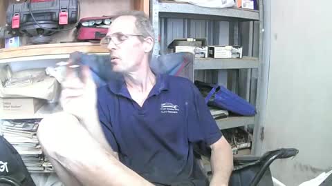 Snapshot of 04oldskool chatting on December 19, 2:56 am 04oldskool online show from December 19, 2:56 am