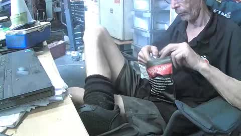 Snapshot of 04oldskool chatting on October 15, 2:33 am 04oldskool online show from October 15, 2:33 am