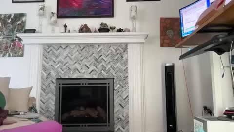 Aurora Willows online show from March 5, 3:07 pm