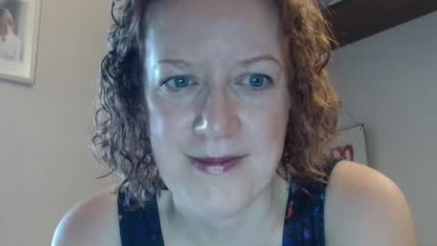 Snapshot of 12ennie chatting on October 16, 6:25 am 12ennie online show from October 16, 6:25 am