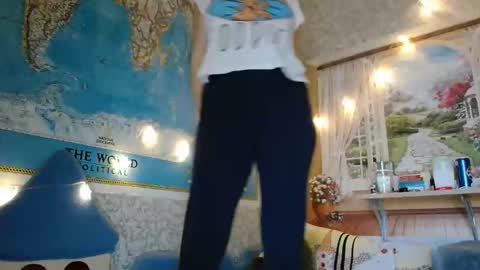 12ennie online show from December 3, 6:54 am