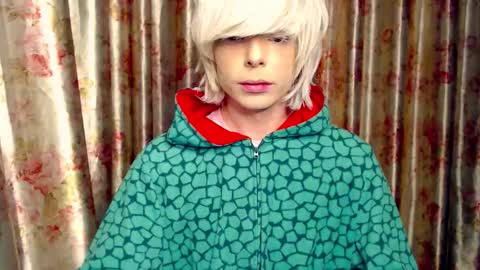 Snapshot of 13_angel_14 chatting on February 19, 12:01 pm Angelfree online show from February 19, 12:01 pm