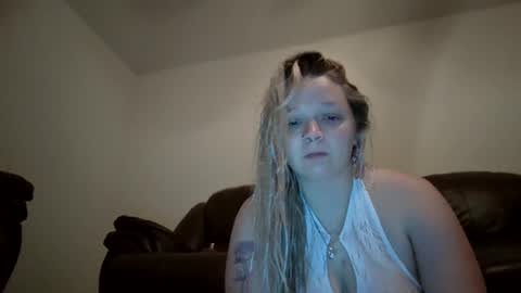 Snapshot of 13xxmilfxx13 chatting on October 7, 5:15 am Diamond Rose online show from October 7, 5:15 am