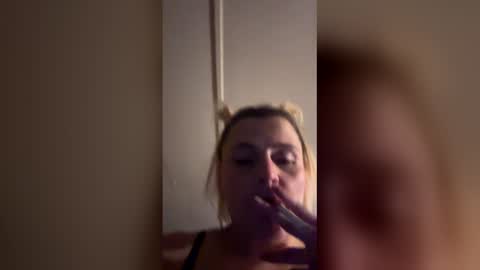 Snapshot of 1993kayj chatting on February 22, 9:41 am 1993kayj online show from February 22, 9:41 am