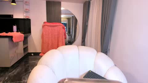 Snapshot of 1bonnie chatting on February 25, 1:30 am Hello soy bonnie online show from February 25, 1:30 am