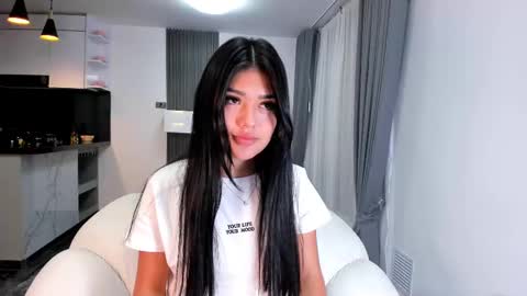 Snapshot of 1bonnie chatting on March 5, 3:40 am Hello soy bonnie online show from March 5, 3:40 am