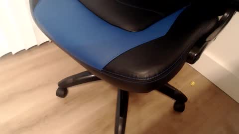 i erupt if you suck ur nipples 4 me and look at the camera while watching me online show from April 1, 12:06 pm