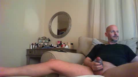 Snapshot of 1hotbaldguy chatting on December 10, 11:30 pm 1hotbaldguy online show from December 10, 11:30 pm