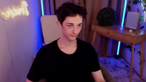 Snapshot of 1itt1efox chatting on March 19, 10:25 pm Max online show from March 19, 10:25 pm