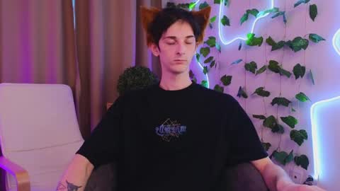 Snapshot of 1itt1efox chatting on April 4, 3:09 pm Max online show from April 4, 3:09 pm