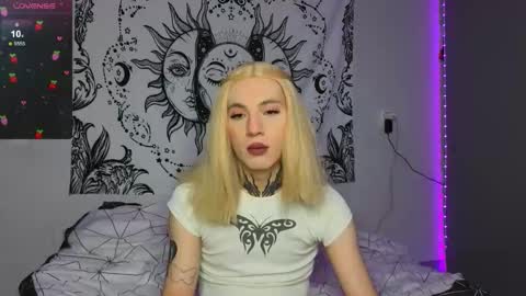 Snapshot of 1lola4ka chatting on October 23, 6:28 pm Michelle online show from October 23, 6:28 pm