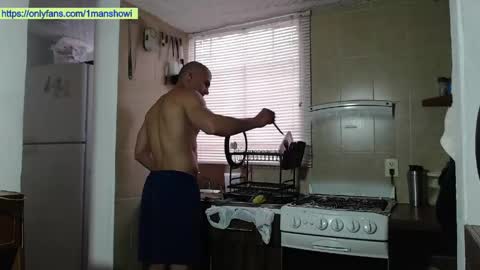 Snapshot of 1manshow11 chatting on May 6, 10:04 pm 1manshow11 online show from May 6, 10:04 pm