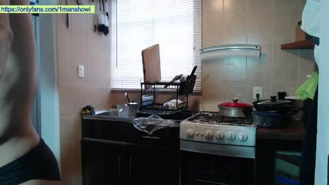 Snapshot of 1manshow11 chatting on May 10, 8:25 pm 1manshow11 online show from May 10, 8:25 pm