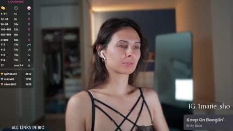 Marie online show from October 9, 6:06 pm