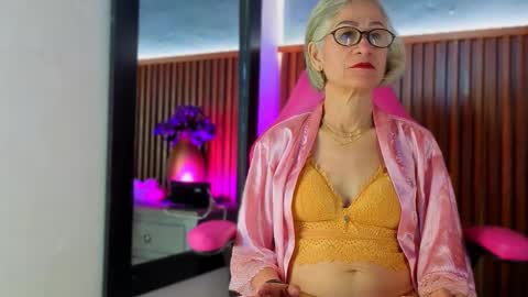 Miss Monserrate online show from March 28, 1:11 pm