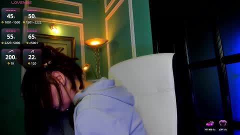 Moona  online show from October 3, 1:30 pm