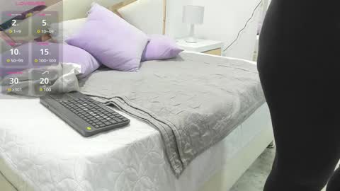 Snapshot of 1naughty_milf chatting on January 23, 11:04 am Luisa online show from January 23, 11:04 am