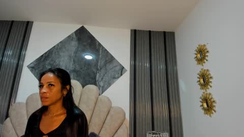 Snapshot of 1naughty_milf chatting on December 3, 11:52 am Luisa online show from December 3, 11:52 am