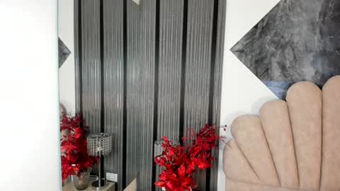 Snapshot of 1naughty_milf chatting on January 12, 1:05 pm Luisa online show from January 12, 1:05 pm