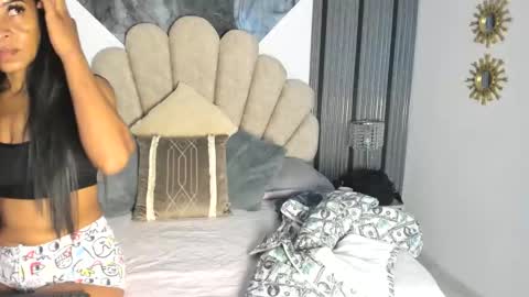 Snapshot of 1naughty_milf chatting on February 26, 11:31 am Luisa online show from February 26, 11:31 am