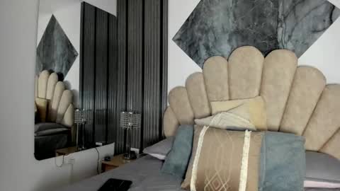 Snapshot of 1naughty_milf chatting on March 3, 12:55 pm Luisa online show from March 3, 12:55 pm