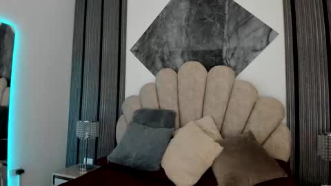 Snapshot of 1naughty_milf chatting on March 9, 8:29 am Luisa online show from March 9, 8:29 am