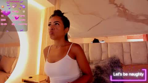 Snapshot of 1naughty_milf chatting on March 20, 1:27 pm Luisa online show from March 20, 1:27 pm