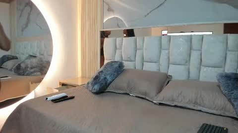 Snapshot of 1naughty_milf chatting on March 23, 12:20 pm Luisa online show from March 23, 12:20 pm