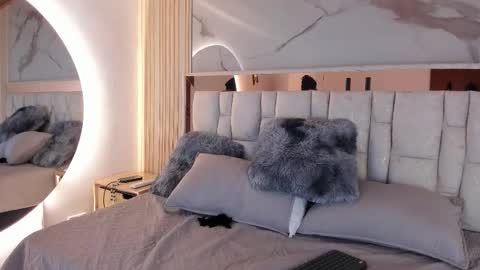 Snapshot of 1naughty_milf chatting on March 28, 5:34 pm Luisa online show from March 28, 5:34 pm