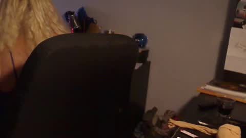 Snapshot of 1xtrahornyone chatting on December 5, 1:47 am Susan online show from December 5, 1:47 am