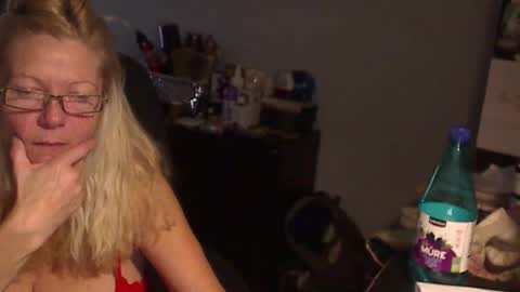 Snapshot of 1xtrahornyone chatting on December 24, 2:43 am Susan online show from December 24, 2:43 am