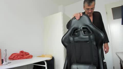 Snapshot of 200gentleman chatting on October 14, 12:17 pm Henk online show from October 14, 12:17 pm