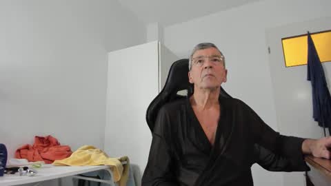 Snapshot of 200gentleman chatting on November 16, 4:34 pm Henk online show from November 16, 4:34 pm