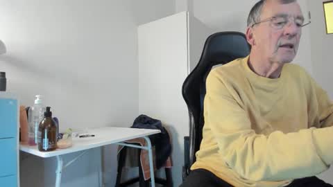 Snapshot of 200gentleman chatting on December 20, 4:14 pm Henk online show from December 20, 4:14 pm