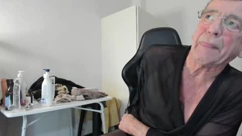 Snapshot of 200gentleman chatting on January 15, 4:55 pm Henk online show from January 15, 4:55 pm