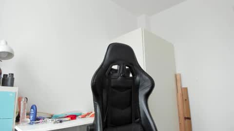 Snapshot of 200gentleman chatting on February 4, 3:29 pm Henk online show from February 4, 3:29 pm