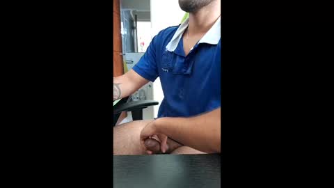 Snapshot of 20debogota chatting on April 1, 8:17 pm Miguel online show from April 1, 8:17 pm