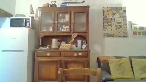 22esserre online show from December 1, 12:43 pm