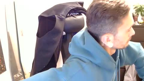 Snapshot of 2323gary chatting on October 3, 7:33 pm 2323gary online show from October 3, 7:33 pm