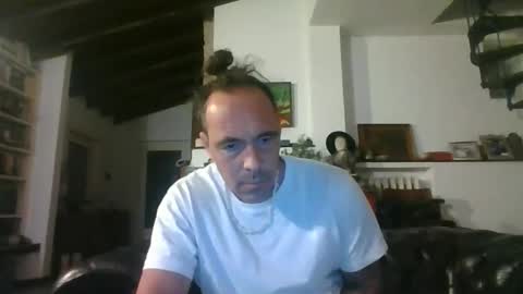 Snapshot of 27lv27 chatting on April 3, 6:39 pm 27lv27 online show from April 3, 6:39 pm