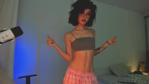 Snapshot of 2b_ chatting on November 30, 3:32 am Sasha weekend from 14 to 27 November online show from November 30, 3:32 am