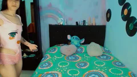 Snapshot of 2girls__dream chatting on November 6, 6:58 am samantha sharon online show from November 6, 6:58 am