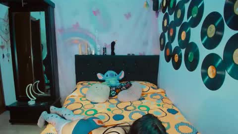 Snapshot of 2girls__dream chatting on November 13, 7:07 am samantha sharon online show from November 13, 7:07 am