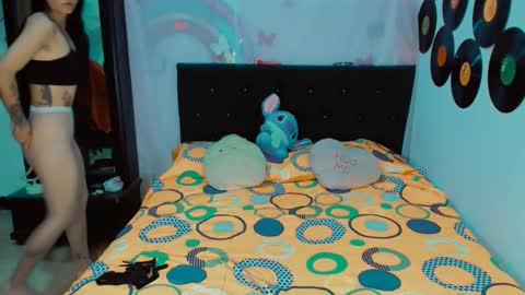 Snapshot of 2girls__dream chatting on November 20, 8:25 am samantha sharon online show from November 20, 8:25 am