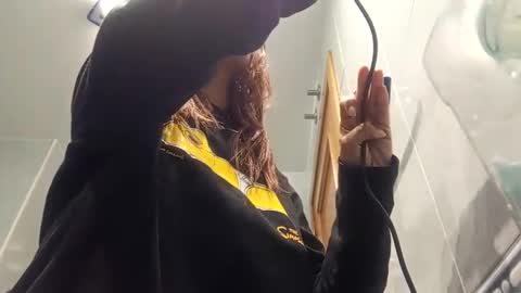 Snapshot of 2girls__dream chatting on November 23, 9:31 am samantha sharon online show from November 23, 9:31 am