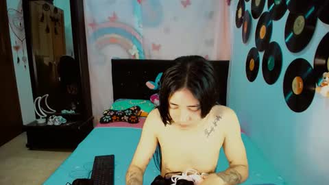 Snapshot of 2girls__dream chatting on December 23, 7:50 am samantha sharon online show from December 23, 7:50 am